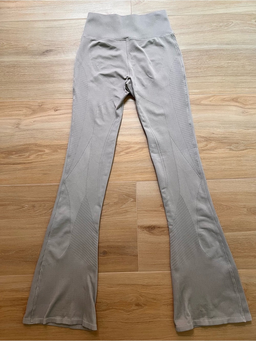 The Giving Movement Flare Leggings Gray Seamless Sculpt Yoga Pants Small Tall - Picture 3 of 7
